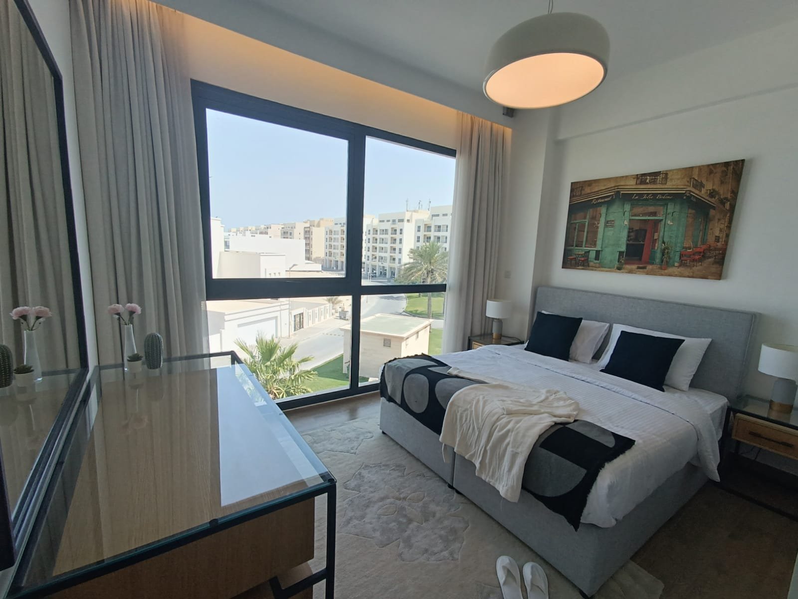 Luxury Sea-View 2-Bedroom Apartment In the Center of Amwaj.