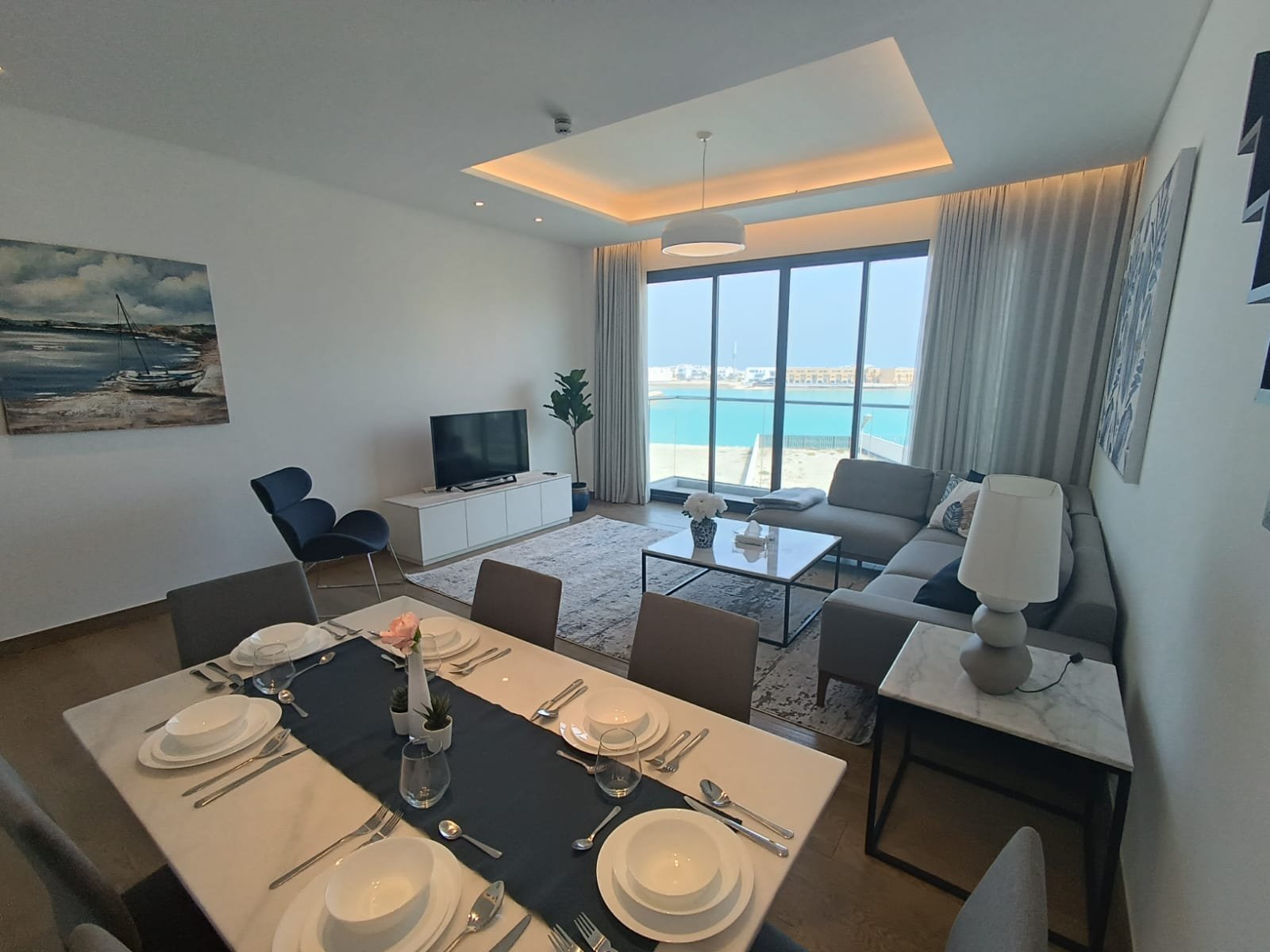 Luxury Sea-View 2-Bedroom Apartment In the Center of Amwaj.