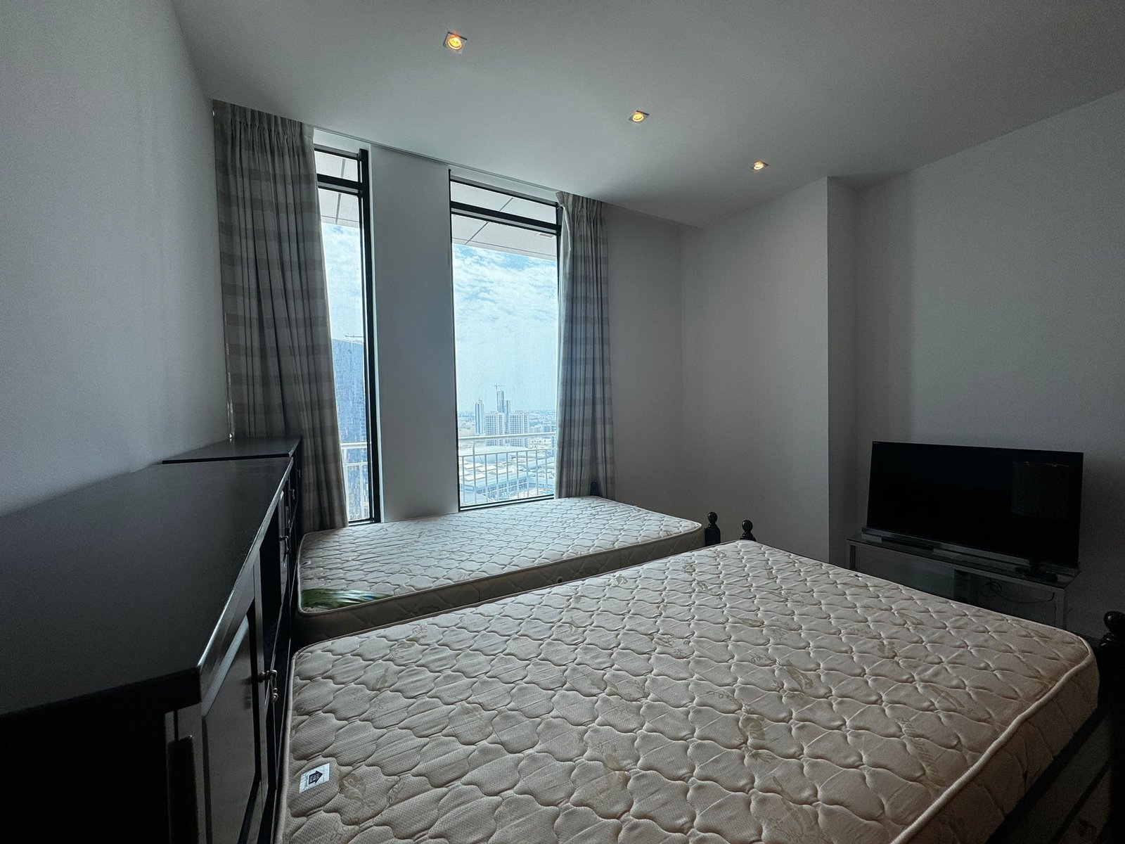 Exclusive Sea-View 2-Bedroom Apartment In The Center of Seef.
