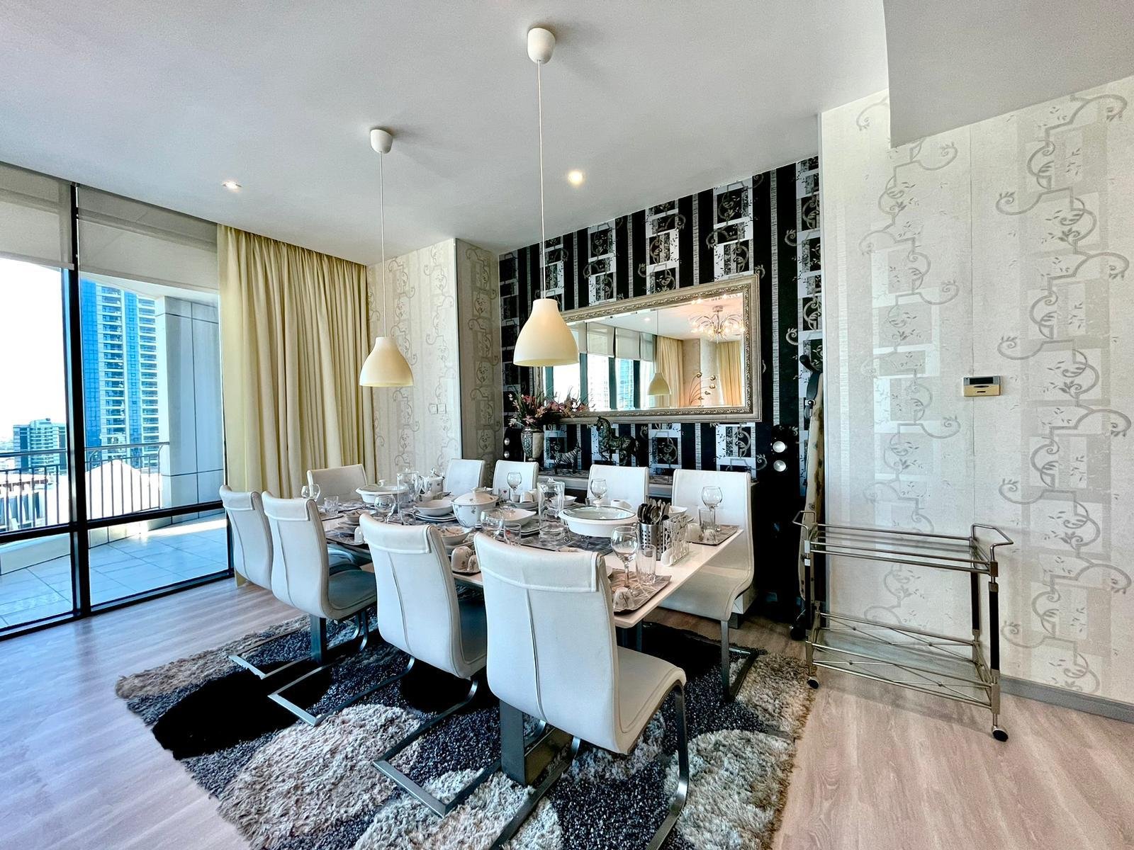Luxury Sea-View 1-Bedroom Apartment In The Center of Seef.