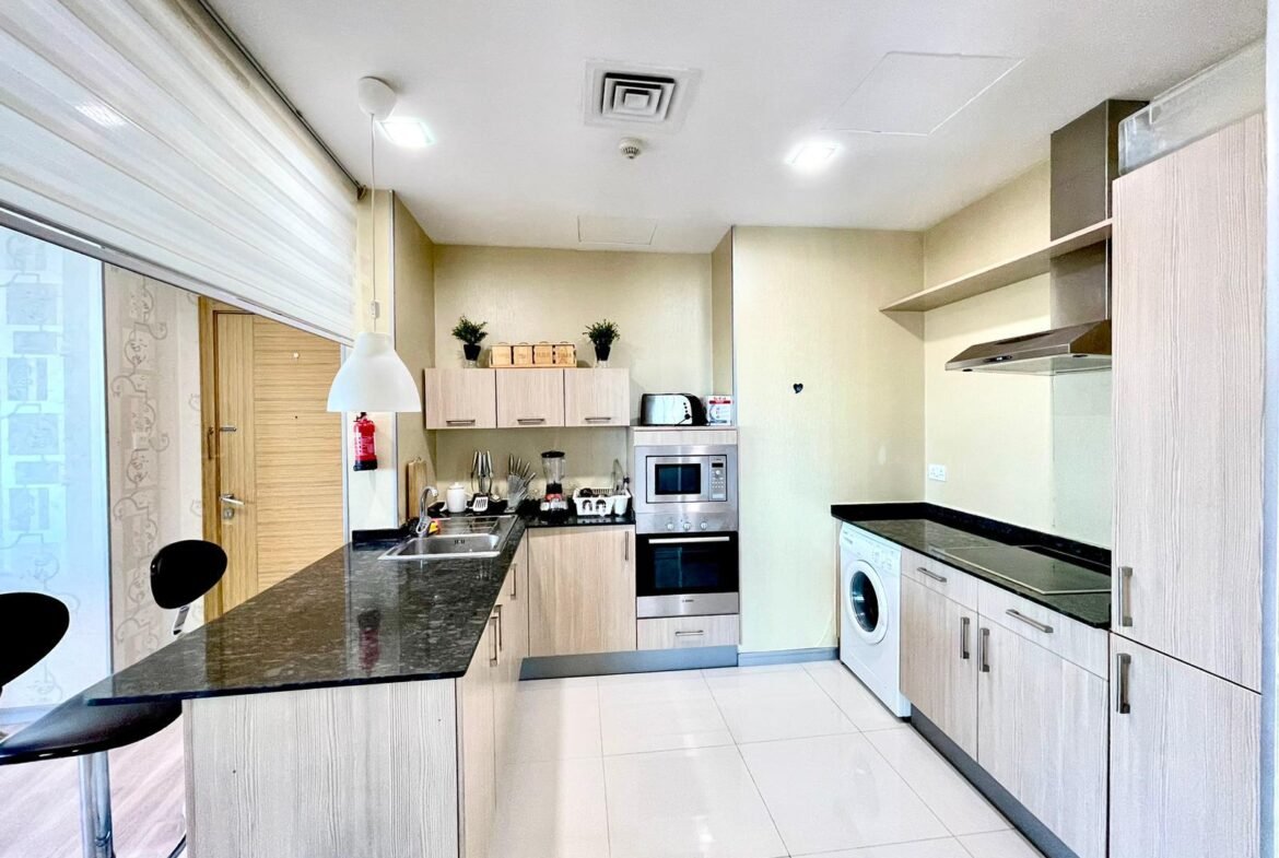 Luxury Sea-View 1-Bedroom Apartment In The Center of Seef.