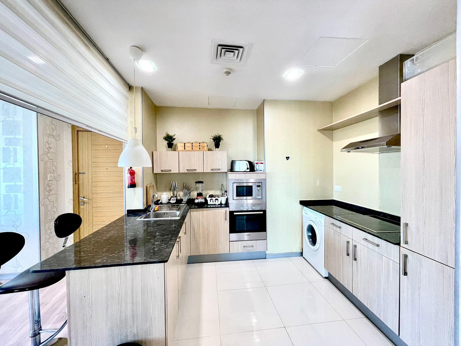 Luxury Sea-View 1-Bedroom Apartment In The Center of Seef.