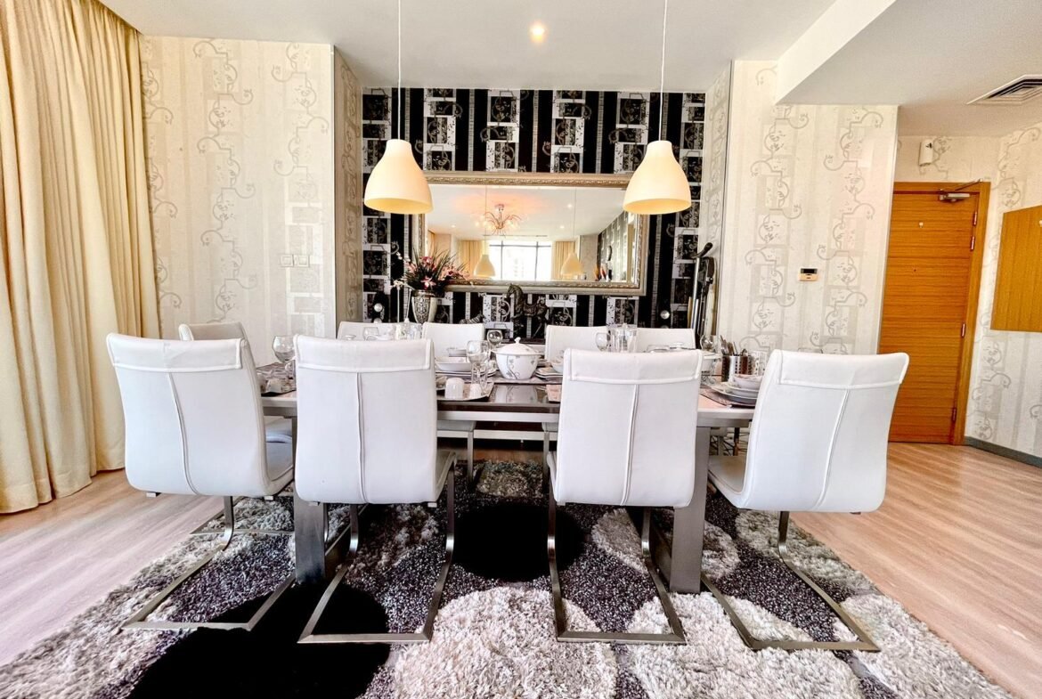 Luxury 2-Bedroom Apartment In The Heart of Seef.