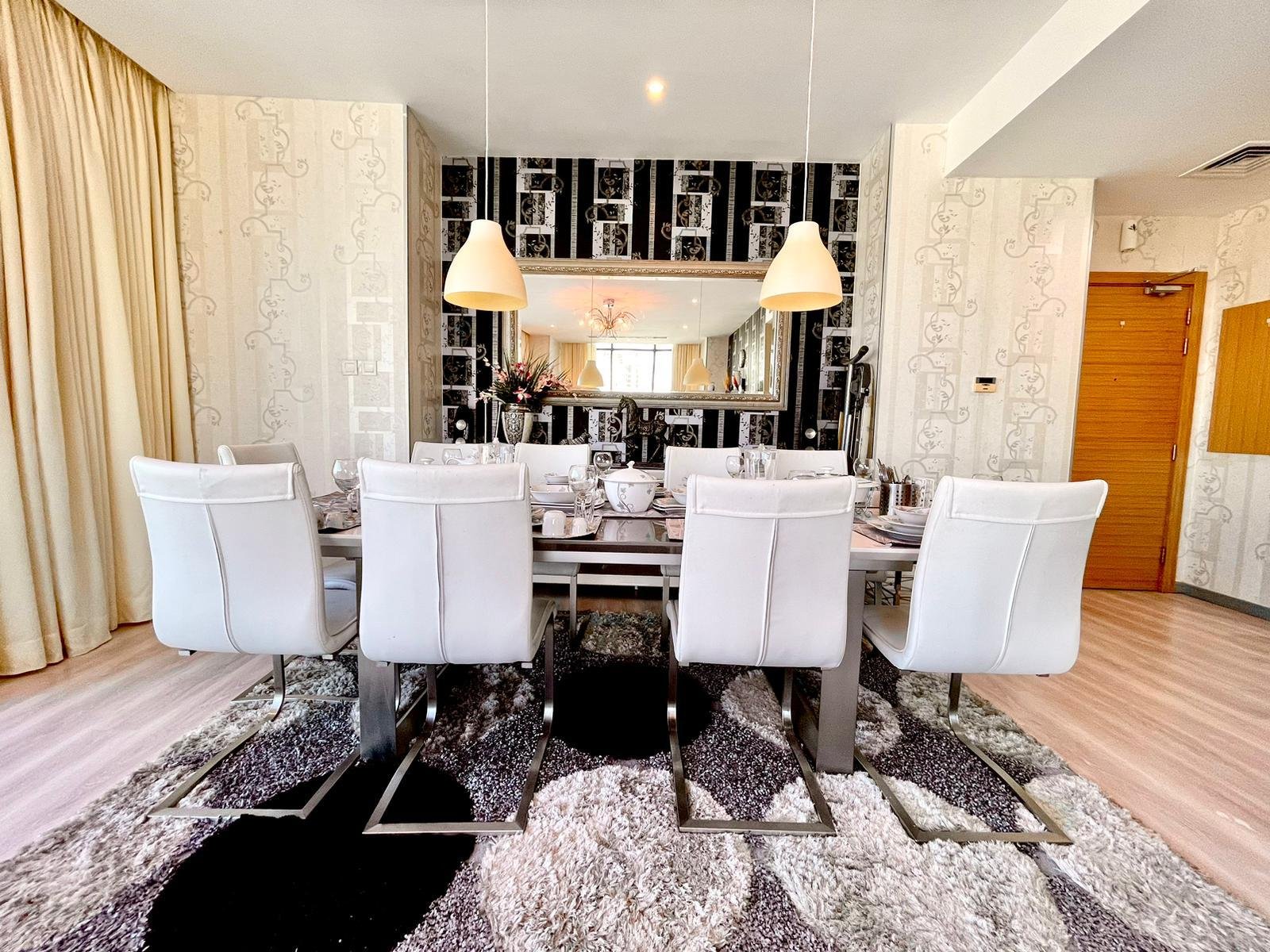Luxury Sea-View 1-Bedroom Apartment In The Center of Seef.