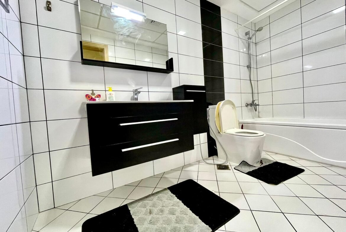 Luxury Sea-View 1-Bedroom Apartment In The Center of Seef.