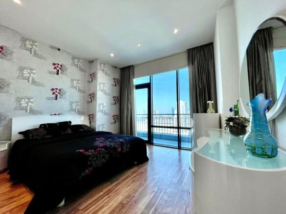 Luxury 2-Bedroom Apartment In The Heart of Seef.