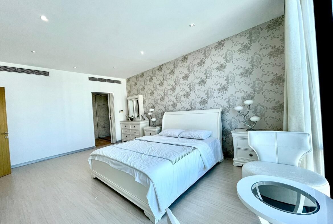 Luxury 2-Bedroom Apartment In The Heart of Seef.