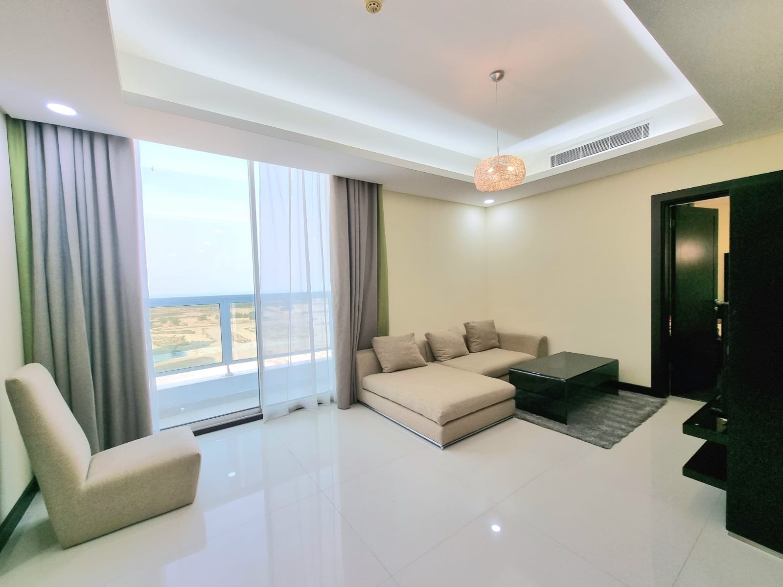 Modern 2-Bedroom Apartment In The Heart of Seef.