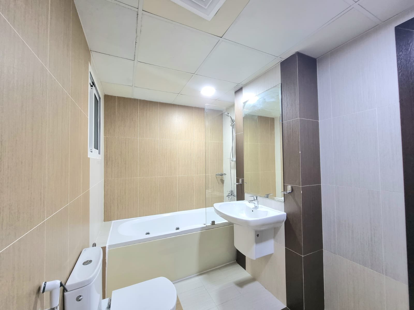 Modern 2-Bedroom Apartment In The Heart of Seef.