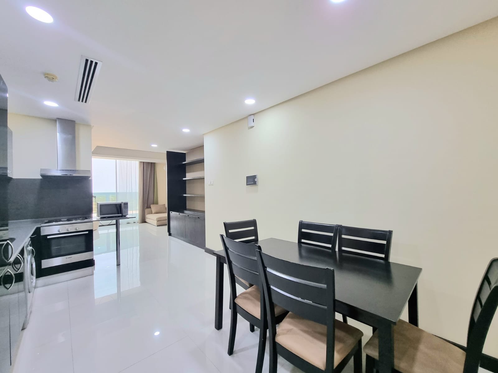 Modern 2-Bedroom Apartment In The Heart of Seef.