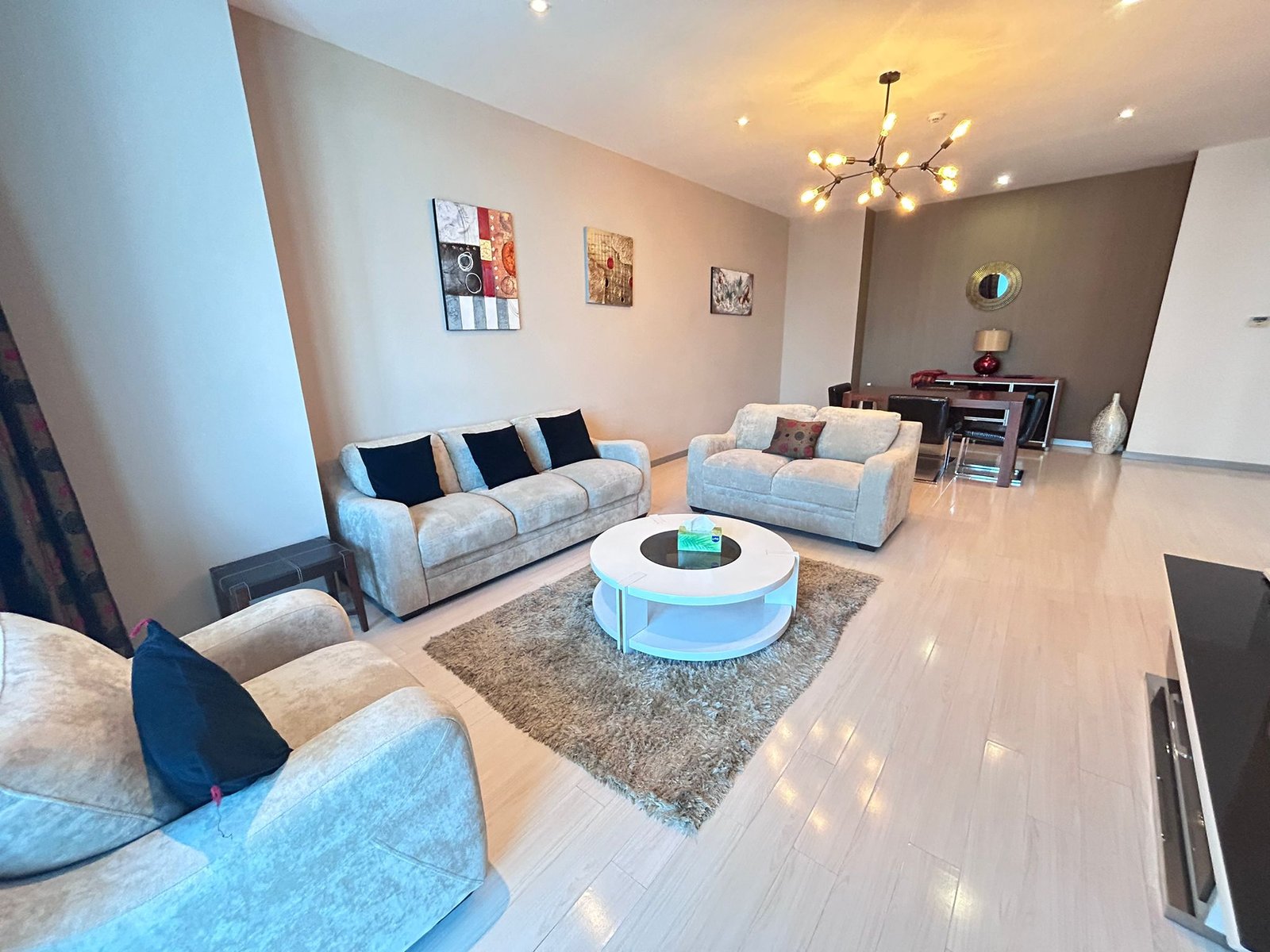 Luxury 2-Bedroom Apartment In The Heart of Seef.
