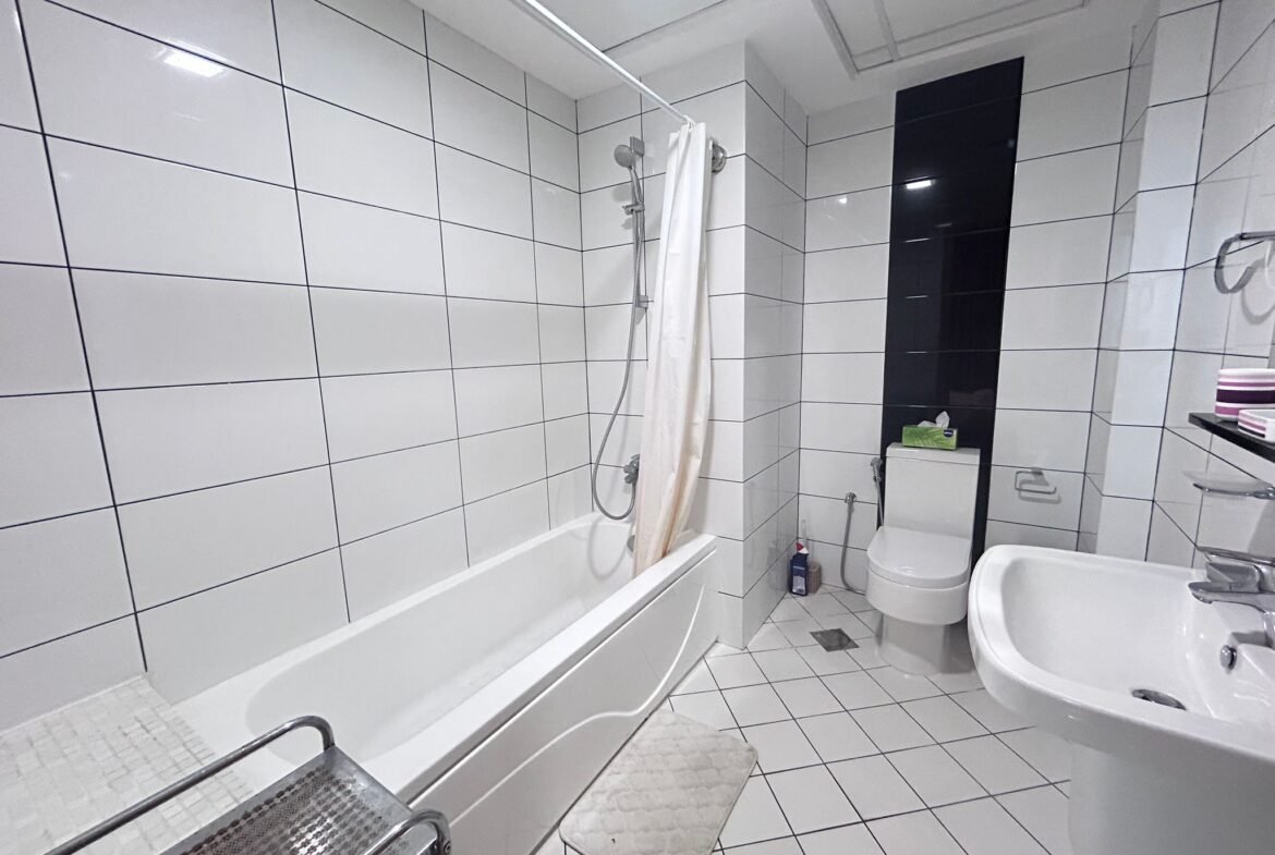 Luxury 2-Bedroom Apartment In The Heart of Seef.