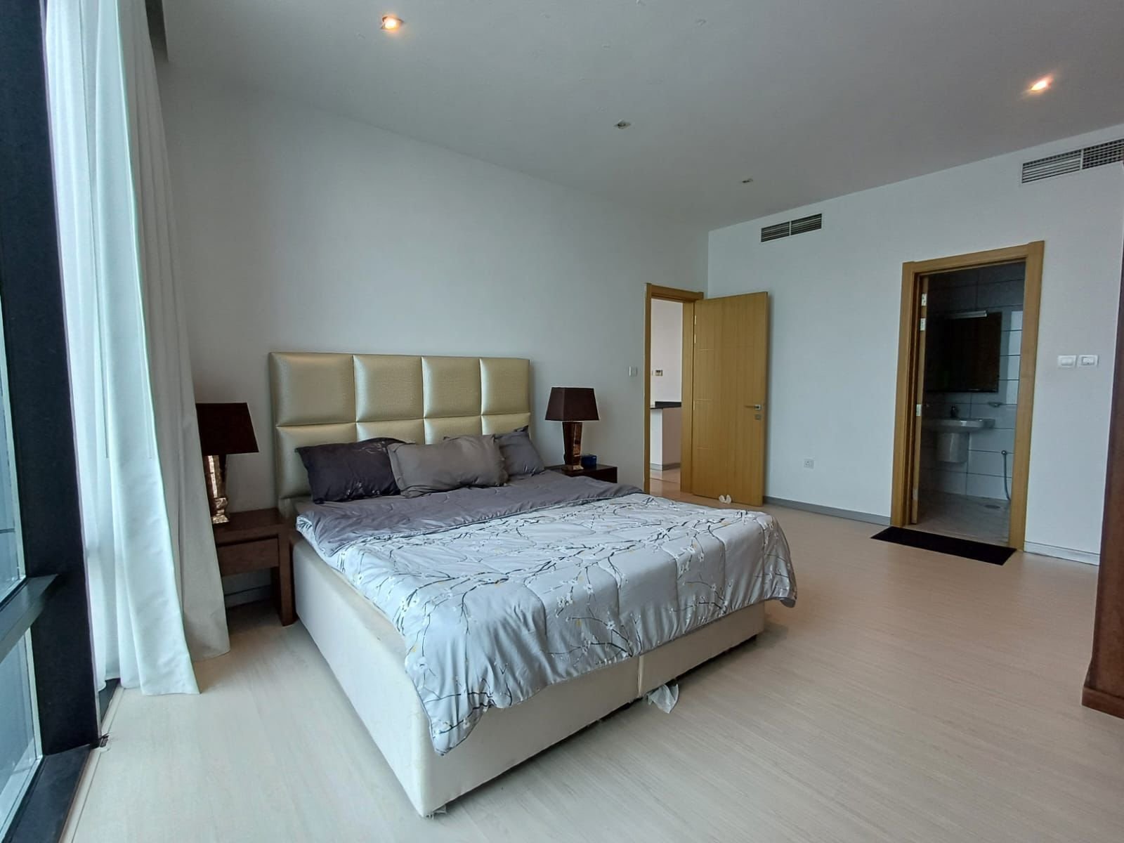 Luxury 2-Bedroom Apartment In The Heart of Seef.