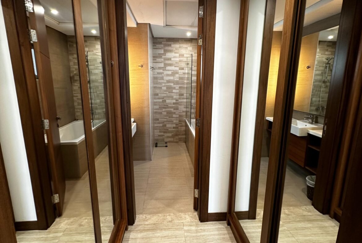 Exclusive Sea-View 2-Bedroom Apartment In Heart of Amwaj.