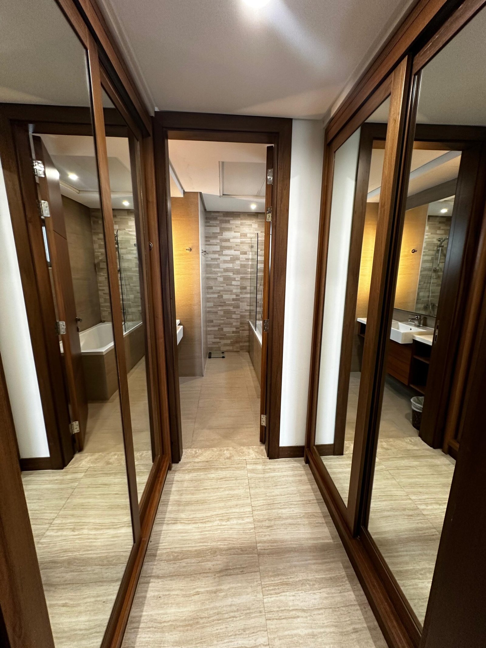 Exclusive Sea-View 2-Bedroom Apartment In Heart of Amwaj.
