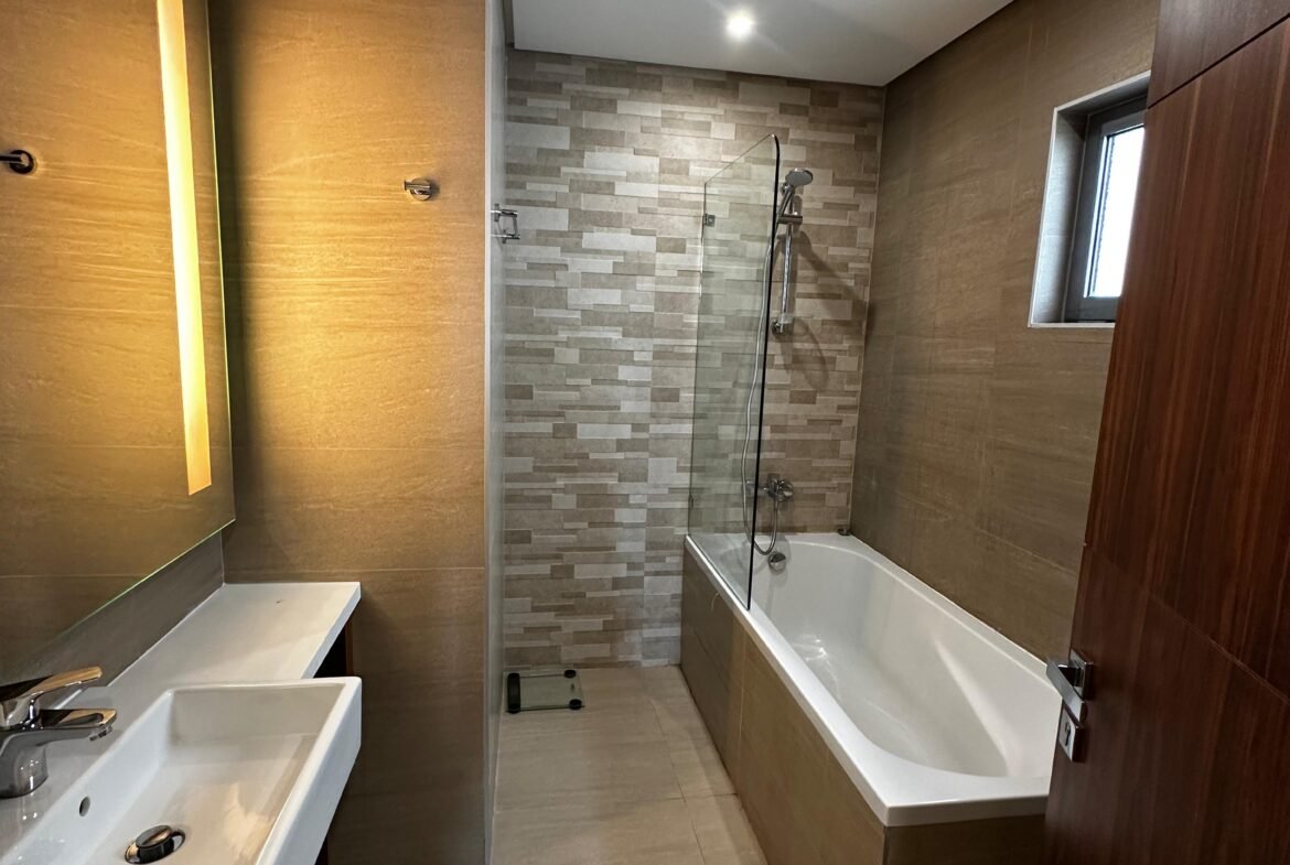 Exclusive Sea-View 2-Bedroom Apartment In Heart of Amwaj.