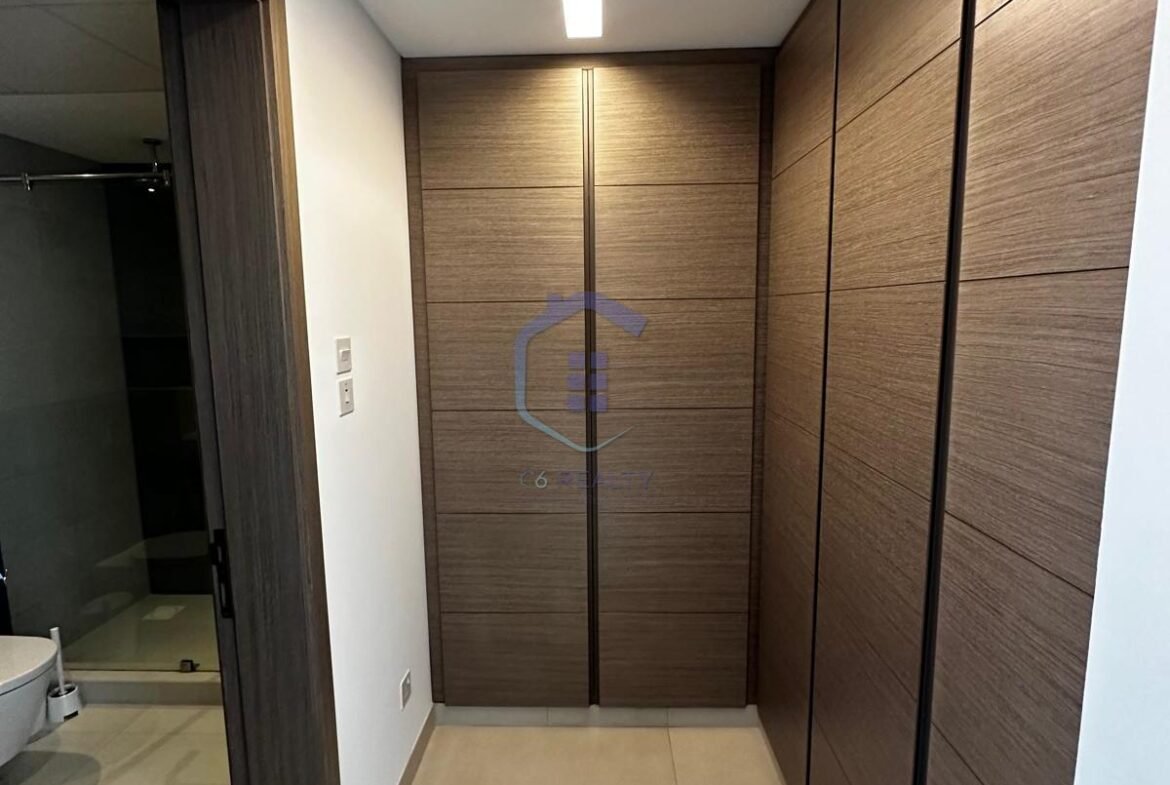 Luxury Spacious 1-Bedroom Apartment For Rent In The Center Amwaj.