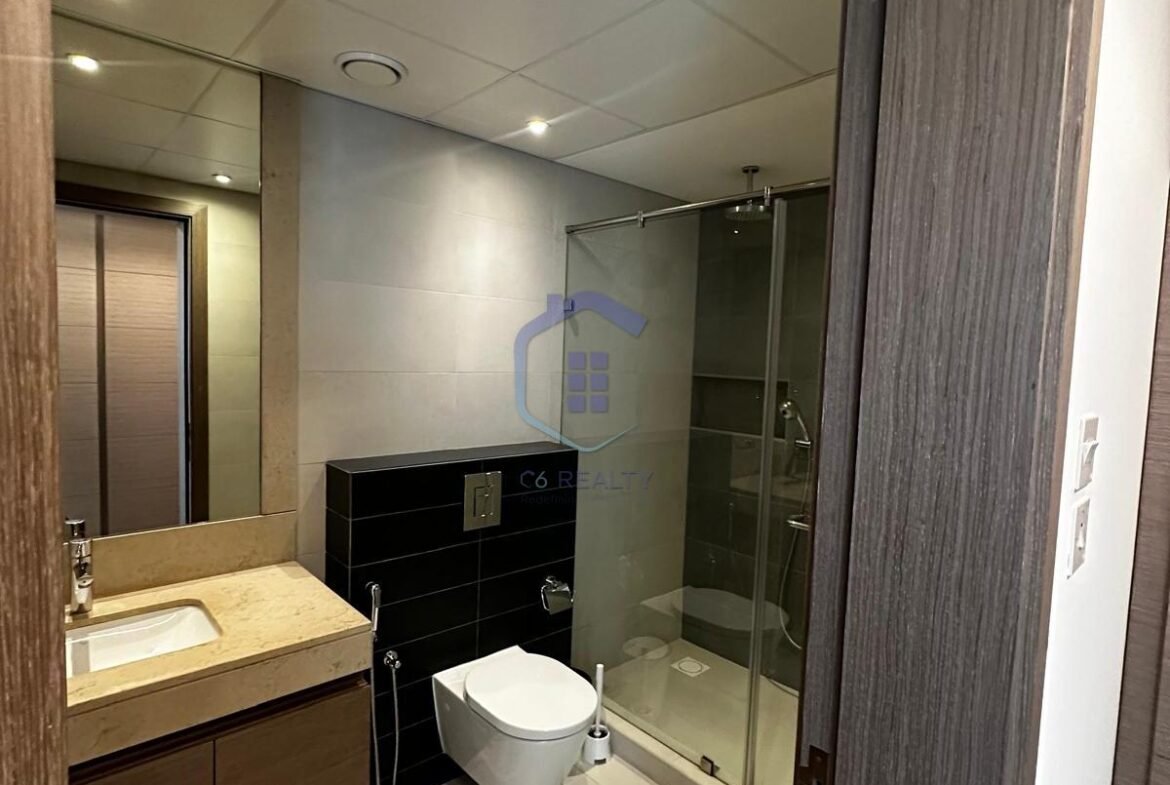 Luxury Spacious 1-Bedroom Apartment For Rent In The Center Amwaj.
