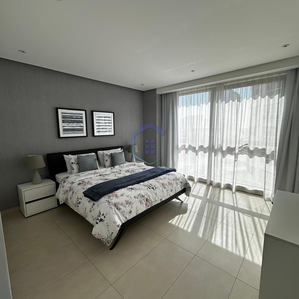 Luxury Spacious 1-Bedroom Apartment For Rent In The Center Amwaj.