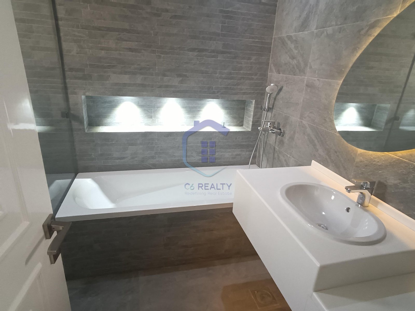 Exclusive 4-Bedroom Apartment For Rent In The Center Of Janabiya