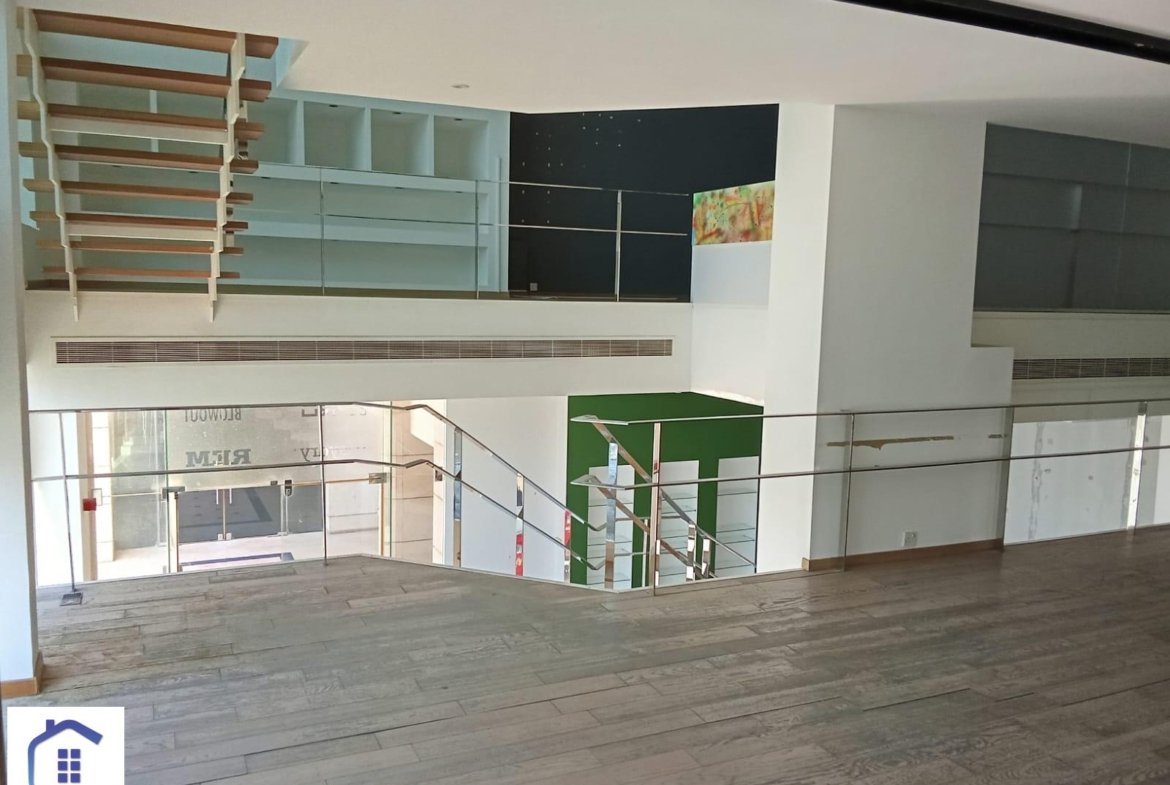 Luxury Spacious Showroom In The Heart Of The City.