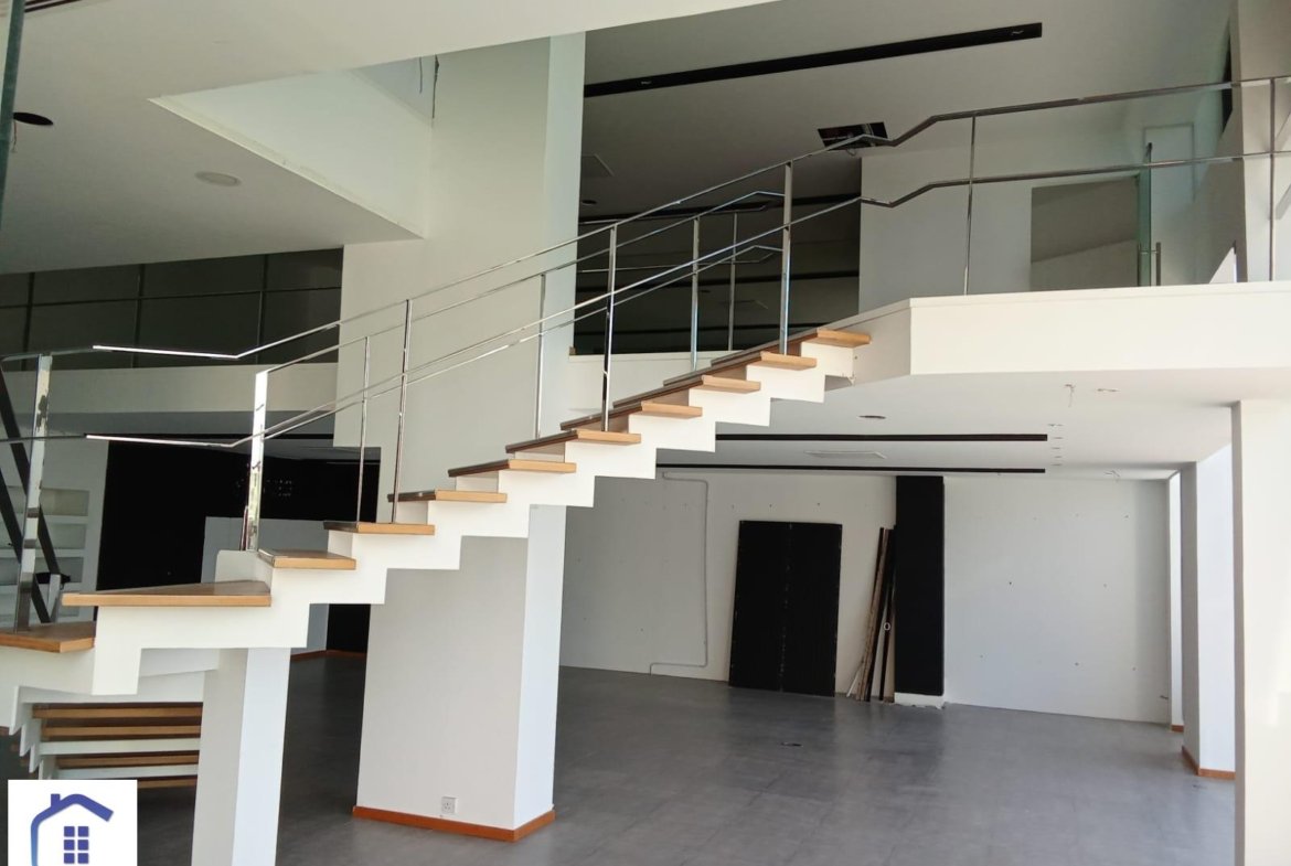 Luxury Spacious Showroom In The Heart Of The City.