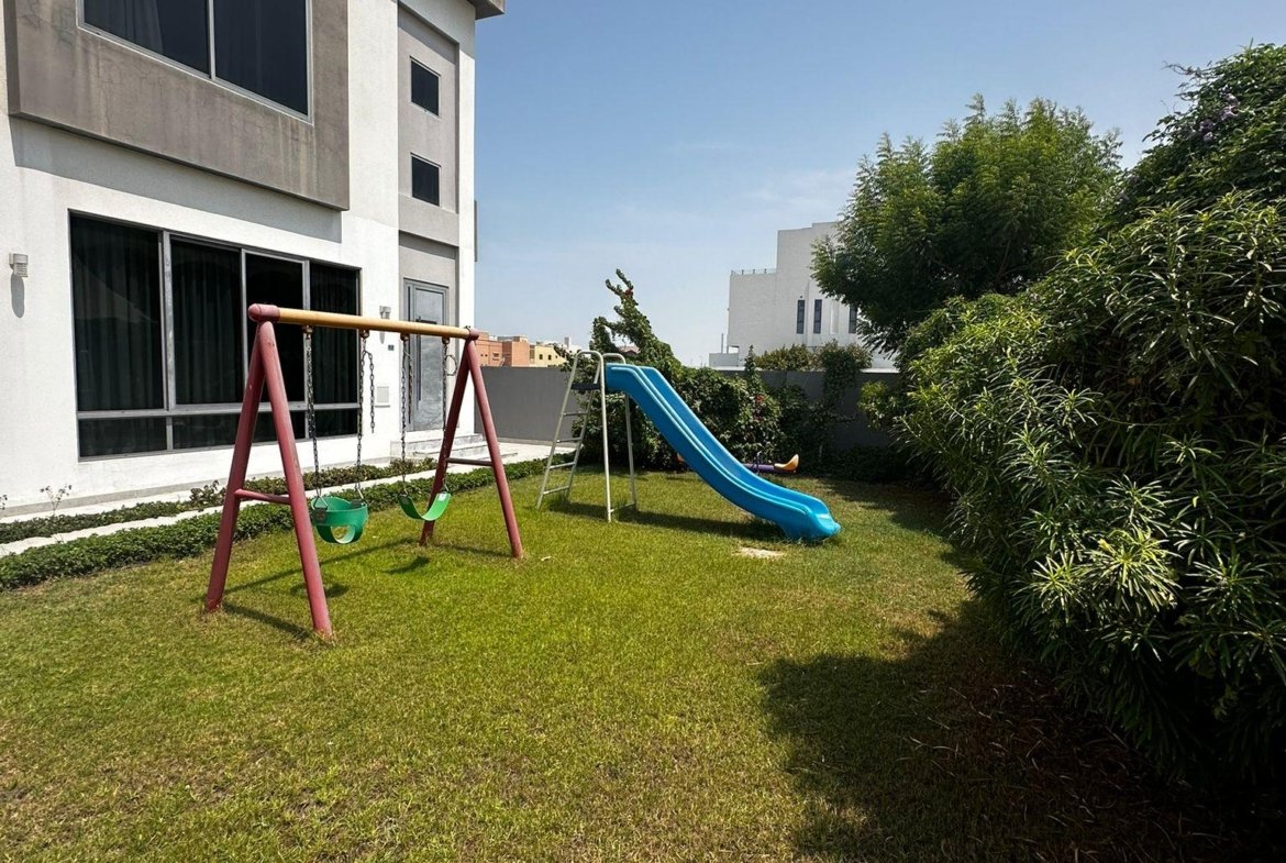 Modern Luxury 4-Bedroom Villa in the Heart of Saar.