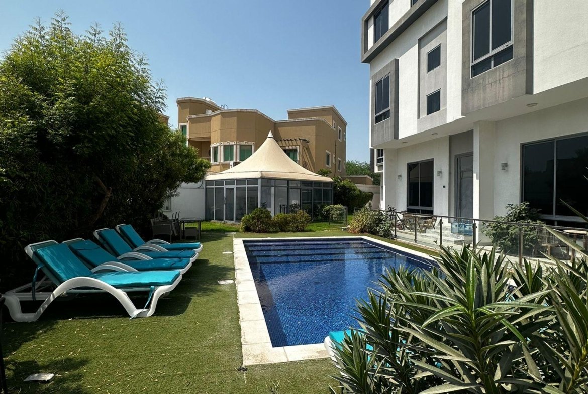 Modern Luxury 4-Bedroom Villa in the Heart of Saar.