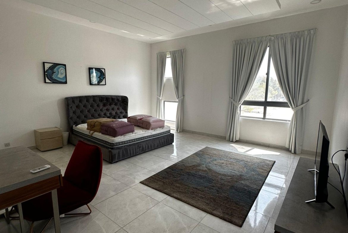 Modern Luxury 4-Bedroom Villa in the Heart of Saar.