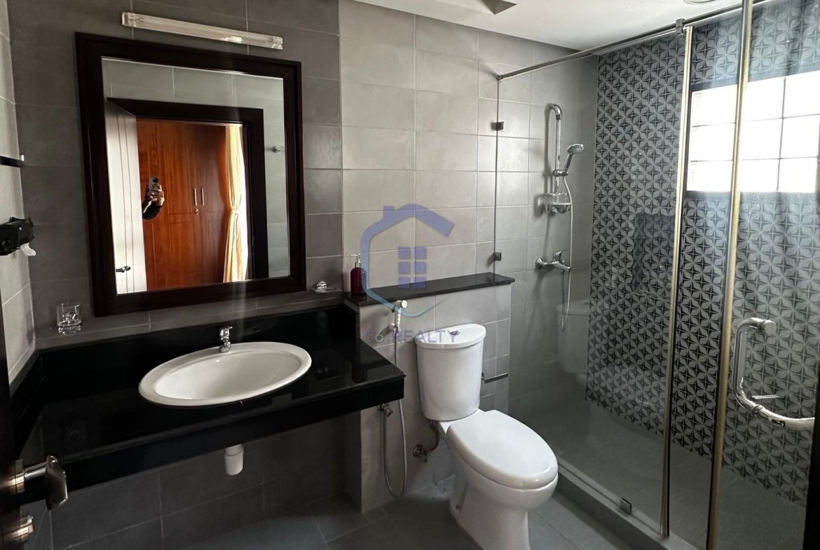 Affordable Spacious 1-Bedroom Apartment For Rent In The Center Saar.