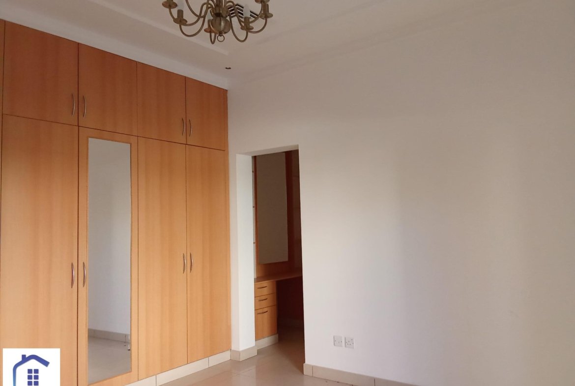 Luxury 4-Bedroom Villa for Rent in The Center Saar