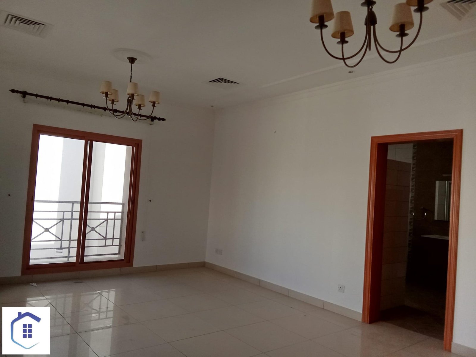 Luxury 4-Bedroom Villa for Rent in The Center Saar