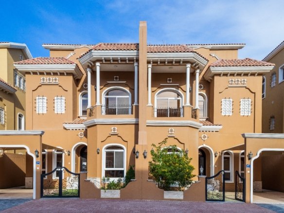 Luxurious 4-Bedroom Villa for sale in Saar