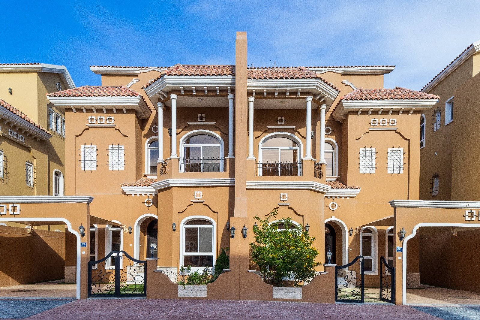 Luxurious 4-Bedroom Villa for sale in Saar