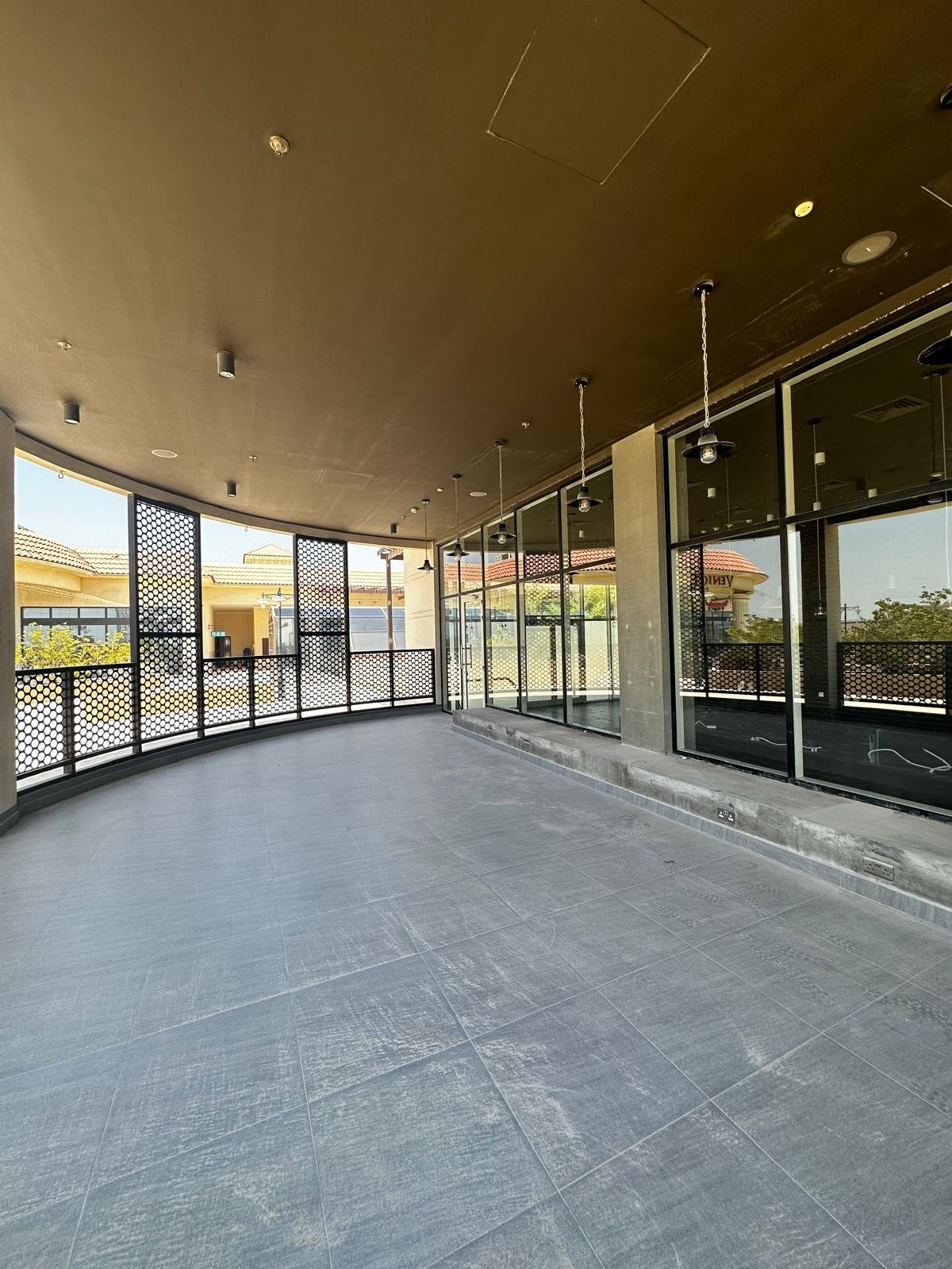 Exclusive Commercial Space for rent at downtown Saar