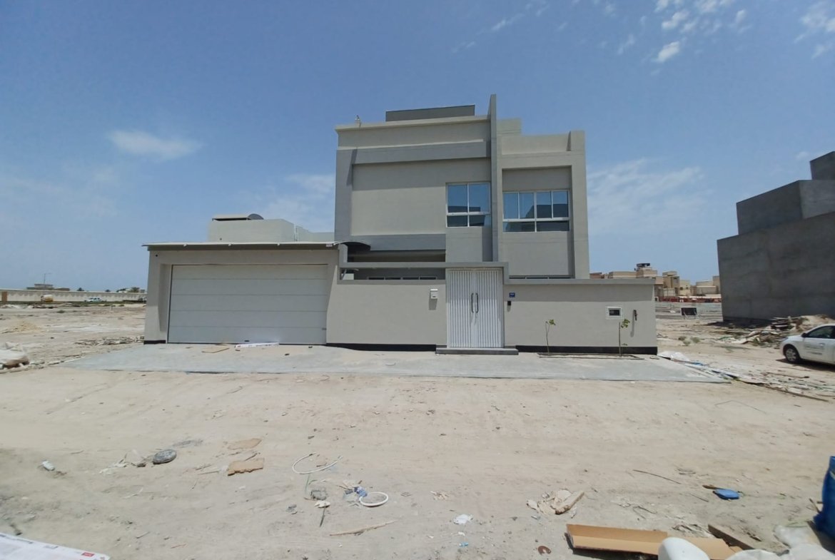 Luxurious Modern 4-Bedroom Villa for Sale in Maqaba