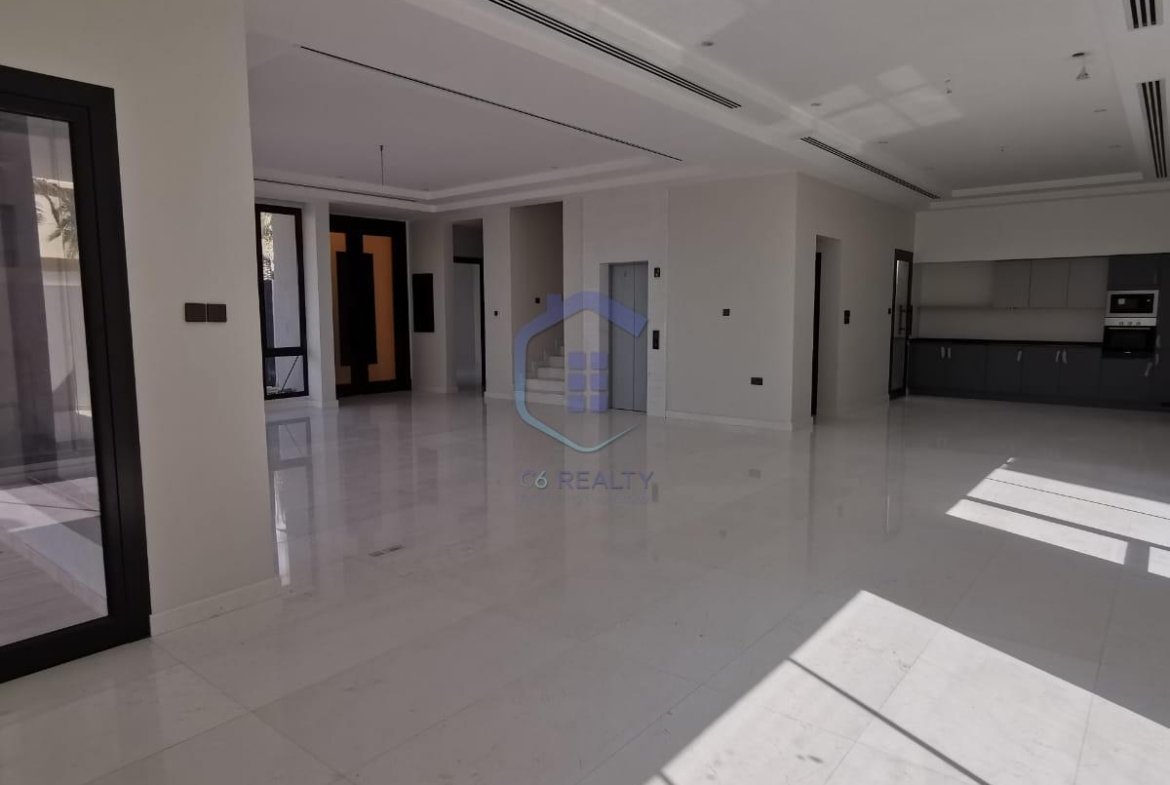 Luxury 4-Bedroom Villa in the Center Of Maqabah
