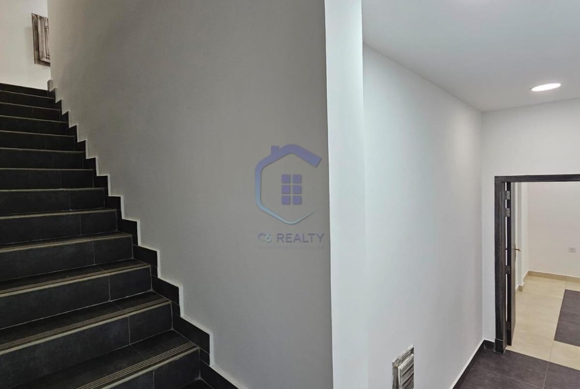 Exclusive 5-Bedroom Apartment for Rent in The Area of Saar.