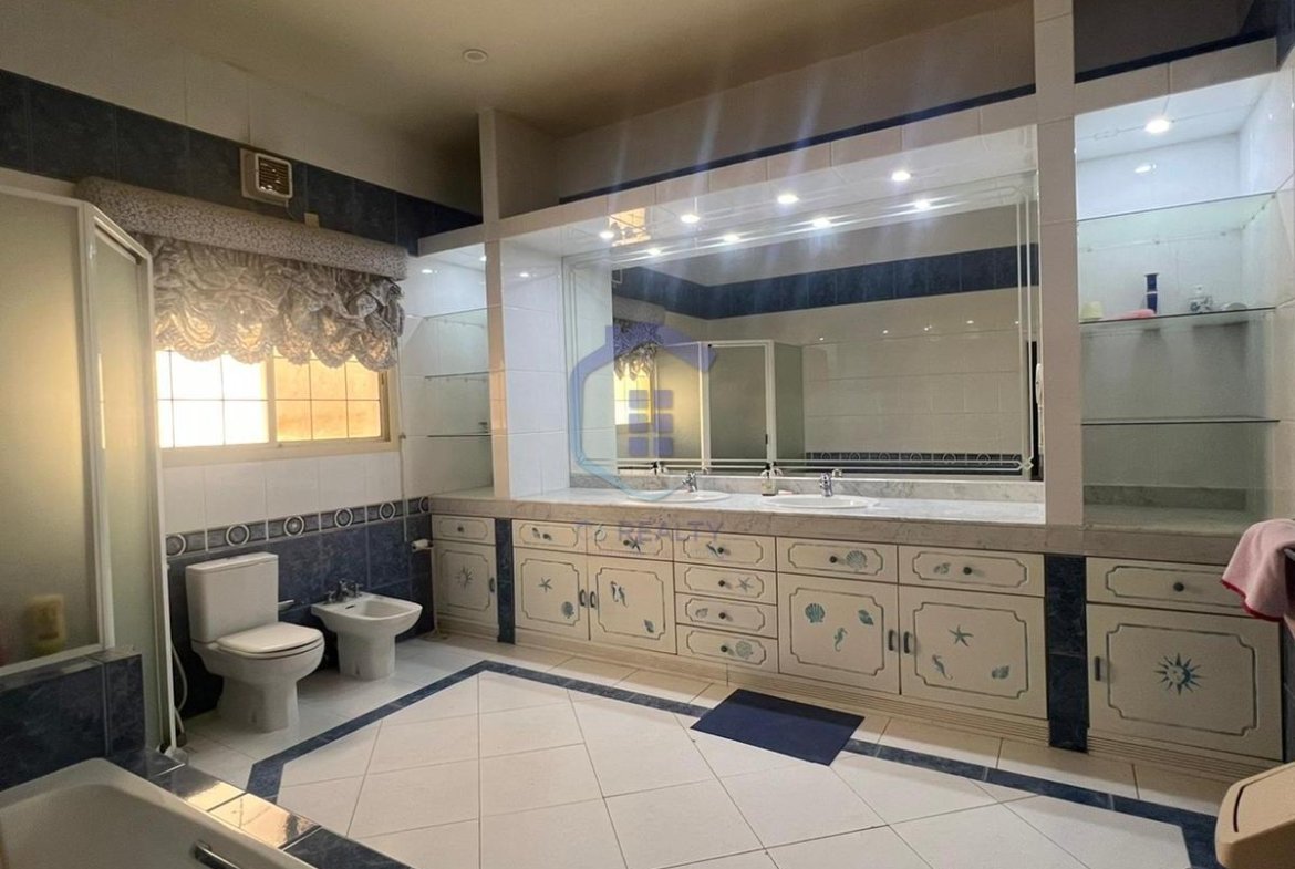 Luxury 4-Bedroom Villa in The heart of Al Hidd