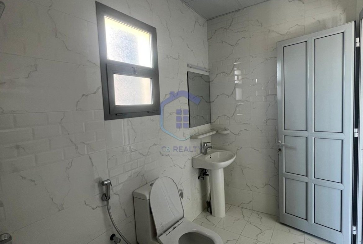New Spacious 4-Bedroom Apartment in center of Hidd