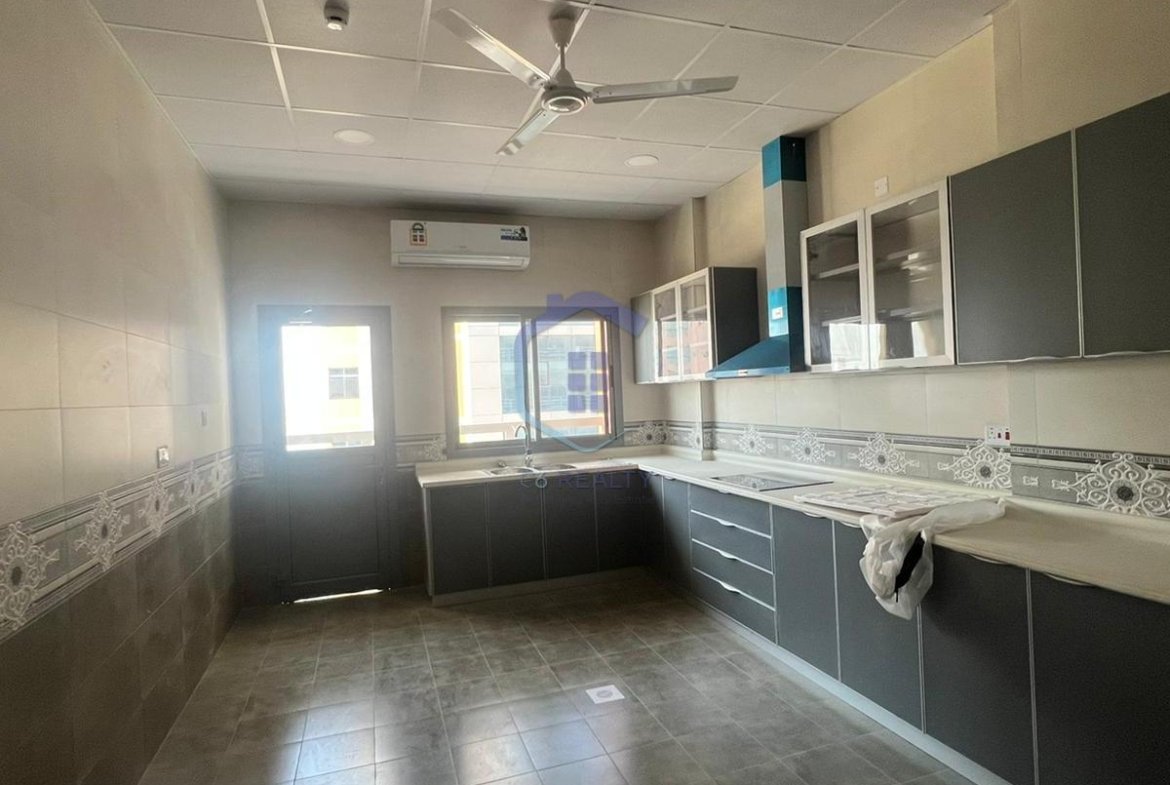New Spacious 4-Bedroom Apartment in center of Hidd