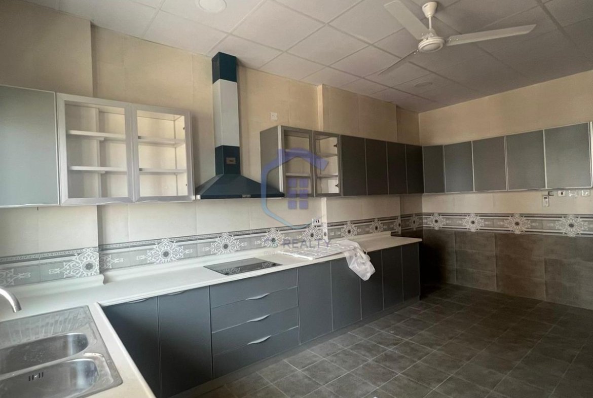 New Spacious 4-Bedroom Apartment in center of Hidd