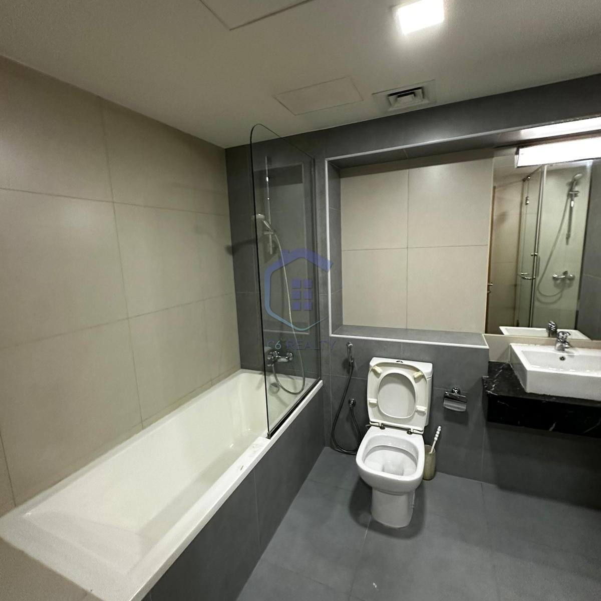 eaView Exclusive 2-Bedroom Apartment For Rent in Amwaj Islands