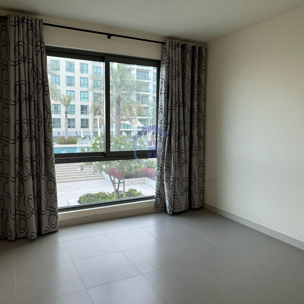 SeaView 4-Bedroom for Rent in The Heart of Marassi
