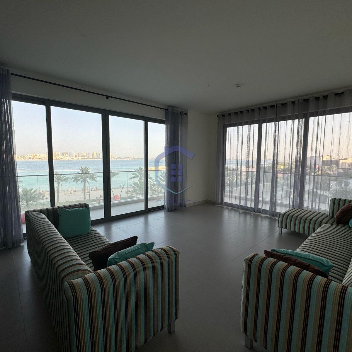 SeaView 4-Bedroom for Rent in The Heart of Marassi